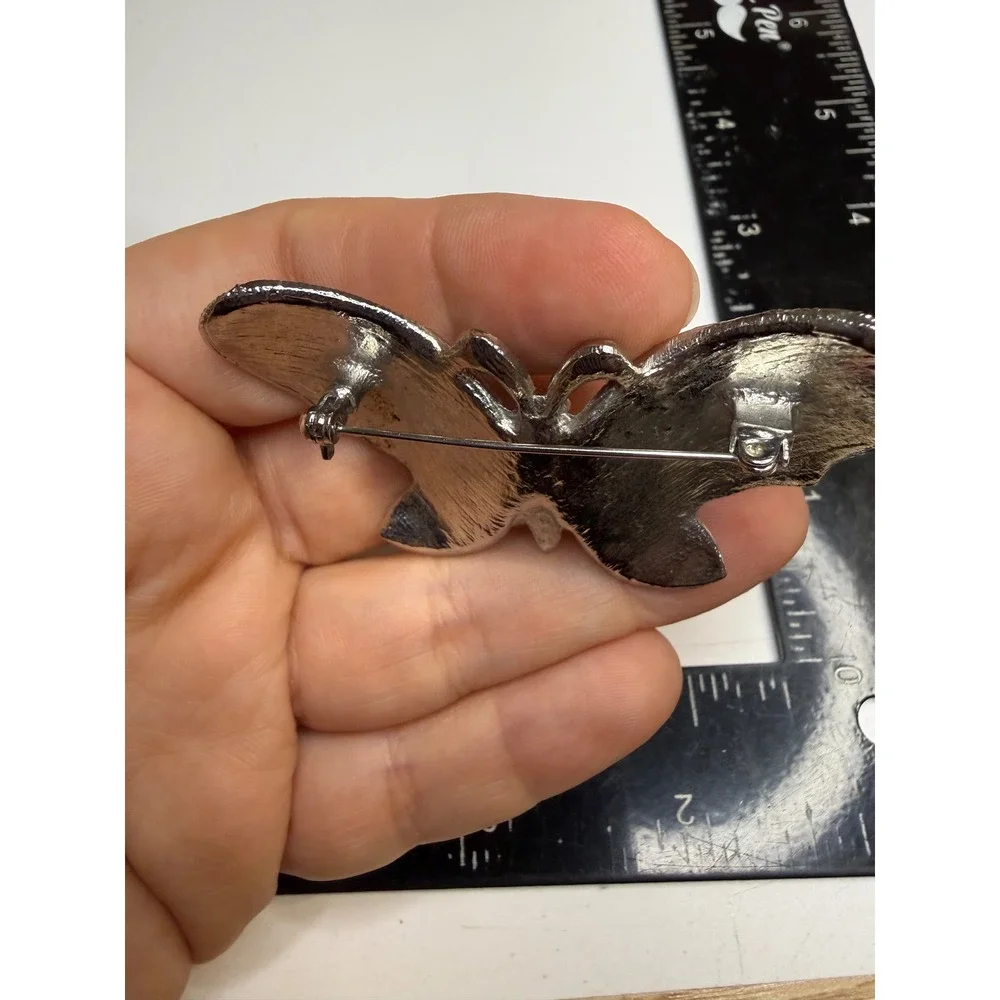 N/A butterfly brooch